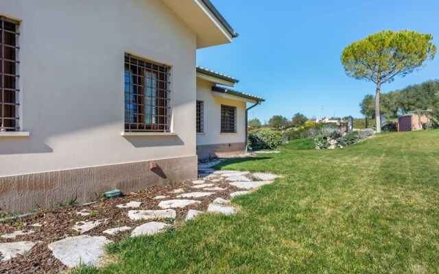 Luxurious Villa in Mentana with Garden