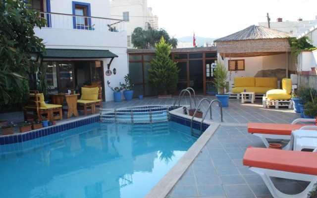 Oya Boutique Hotel & Suites