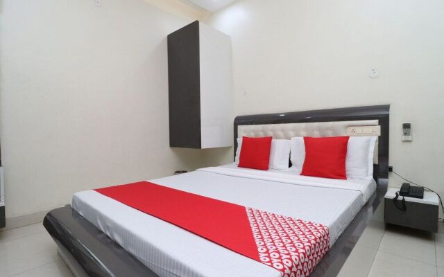 OYO 29637 Hotel Kakkar