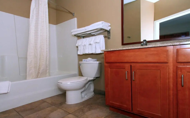 Candlewood Suites Kansas City Airport