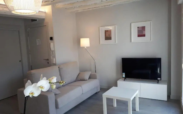 APARTAMENTOS TURISTICOS - PAPEL ARMADO - Calle Caldereros 33