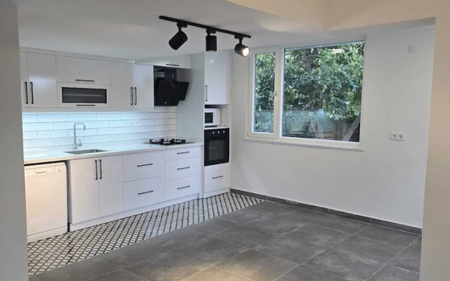 VILLA OLINDA 4 BED with huge garden