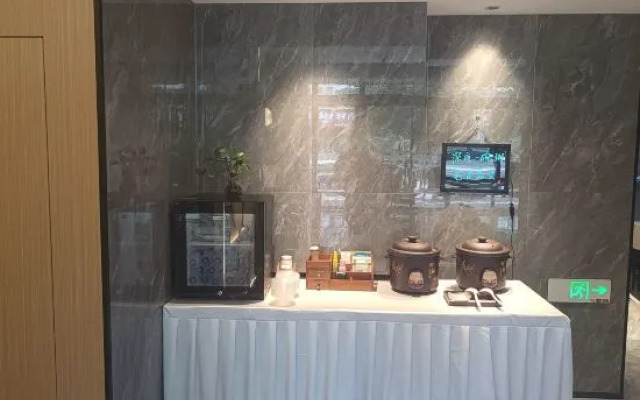 Yinji Hotel (Yuhuan Wuyue Plaza)