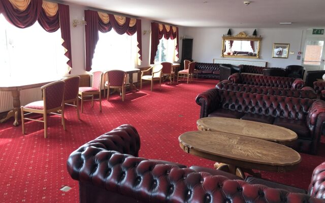 Waters Edge Hotel