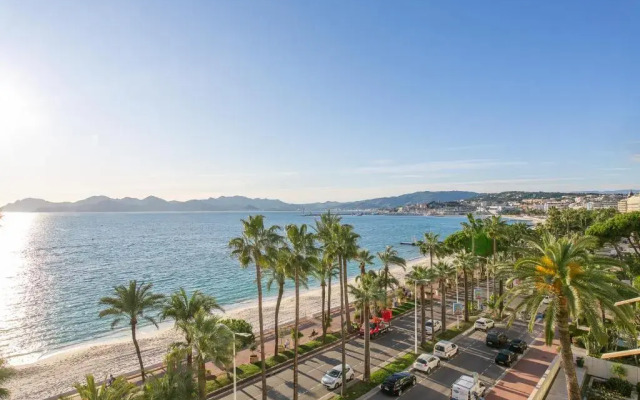On la Croisette: New 2 Bedrooms with Sea View
