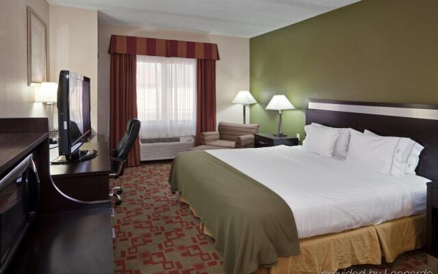 Holiday Inn Express Cleveland Airport - Brookpark, an IHG Hotel