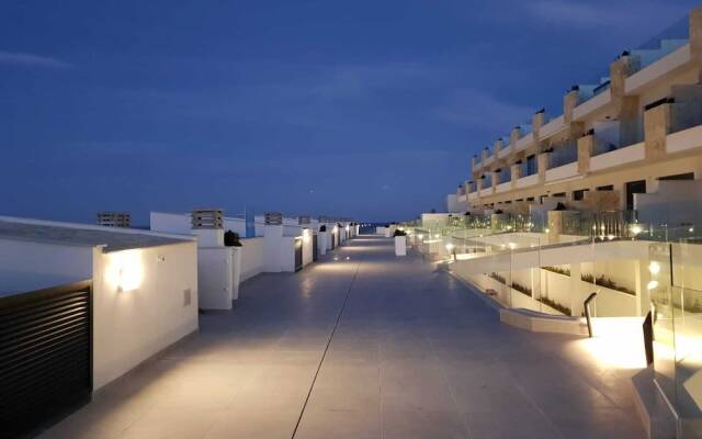 Luxury Apartment on the Beach with Pool 6
