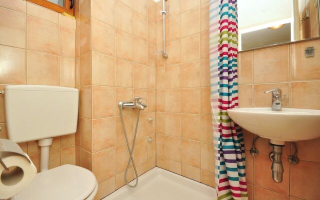 Pretty Apartment in Novalja with Garden near Zrče Beach