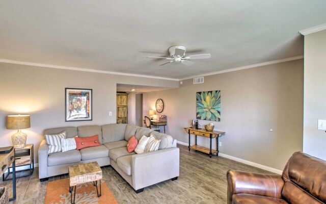 Sunny Scottsdale Townhome - Walk to Trolley & Lake