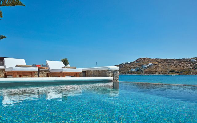 Mykonos Waves Beach House & Suites