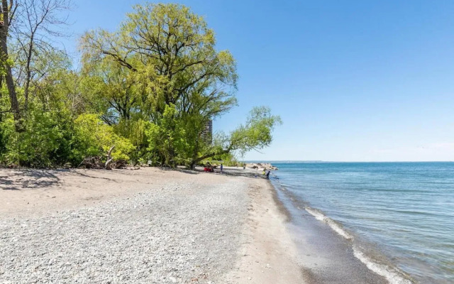 4BR 3BA Townhouse on Lake Ontario Free Parking Gym
