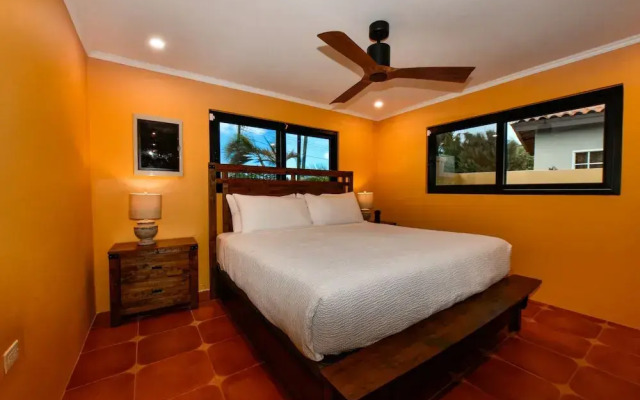 Newly Renovated! Polynesian Themed in Noord!