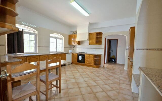Large Country Villa With Private Pool, Vilamoura