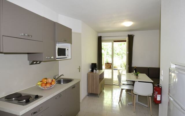 Well-Kept Bungalow with Combi-Microwave, Beach at 5 Km