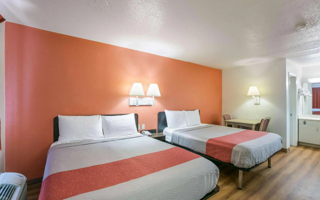 Motel 6 Dothan, AL