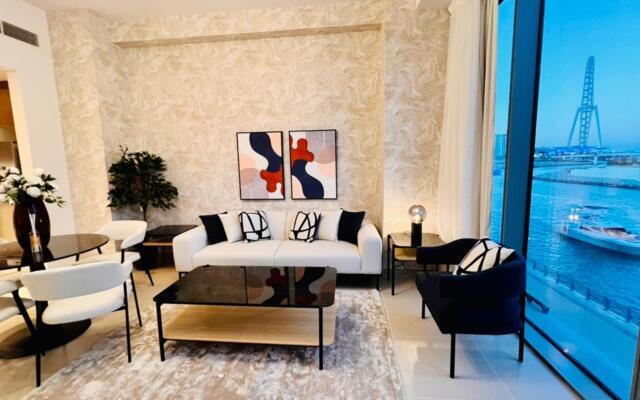 Luxury beach front apartment with balcony Dubai Marina