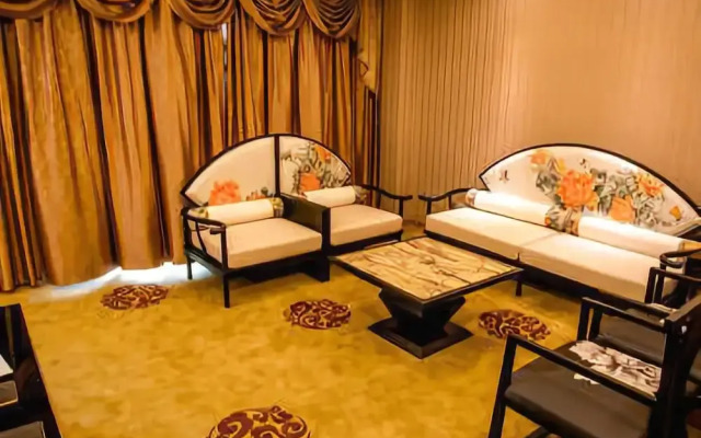 Noble Earl Hotel