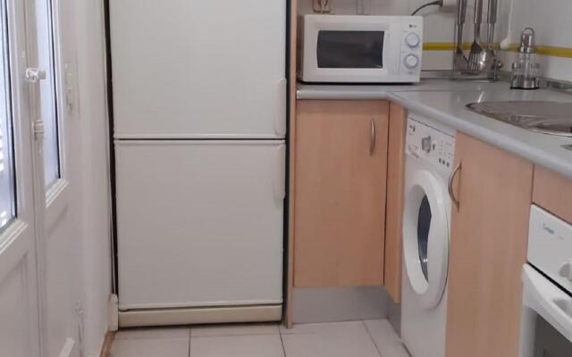 M Abd 13 Studio 4 Pax Latina