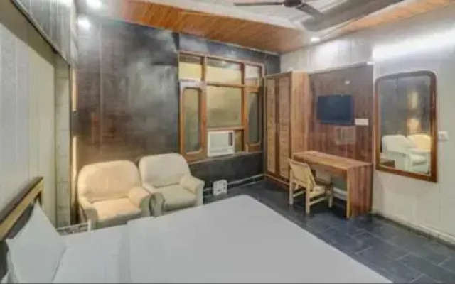 Capital O 82559 Royal Plaza