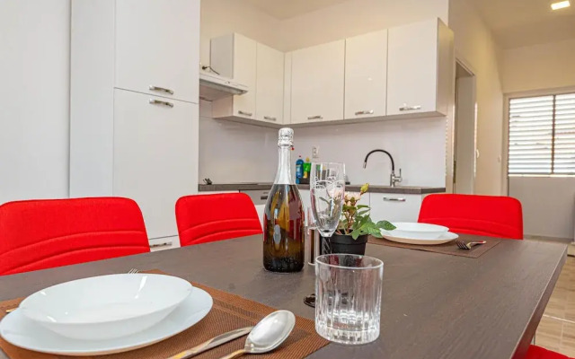 Nice Apartment in Brodarica With Wifi and 2 Bedrooms