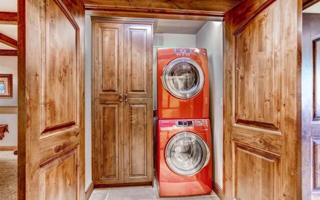 5 O Clock Lodge Peak 8 Private Home by Pinnacle Lodging