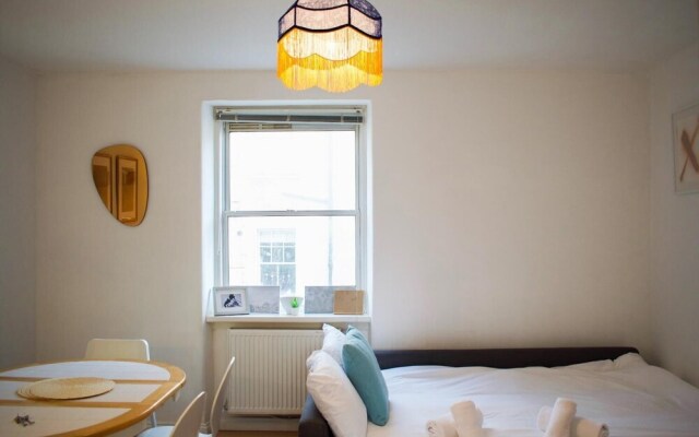 Modern 2 Bedroom Apartment in Central Edinburgh