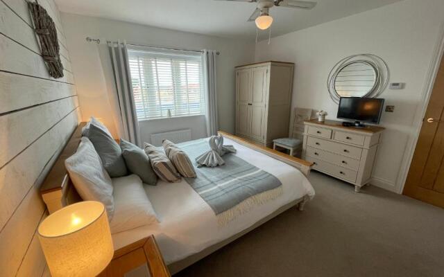 WHITBY-CAPTAINS HOUSE WHITBY - 4 bed Luxury Holiday Home