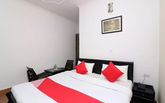 OYO 28044 Devki Palace Jain Hotel