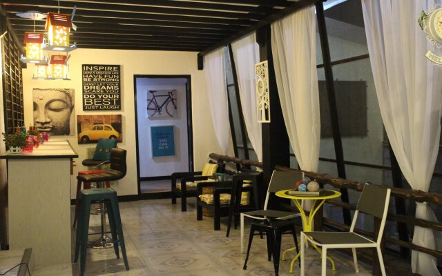 Mountain Breeze Hostel Tagaytay Center