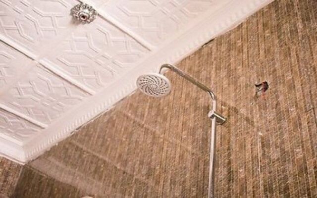 De Royal Hotel and Suites