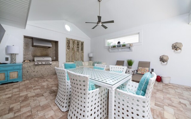 Rvh_295r Sparkling Oasis 4 Bedroom Home