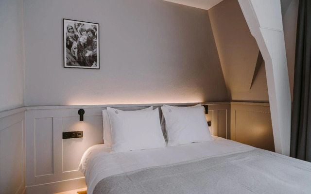 Supernova Hotel