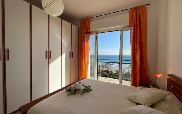 [Rivamare] 3 Locali di fronte al Mare