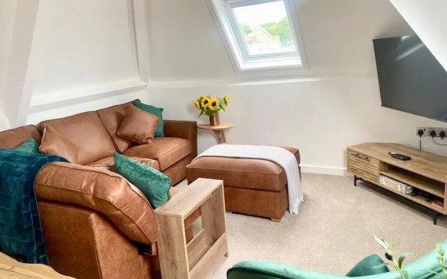 Central Tenby Flat - Dog Friendly, Sleeps 8