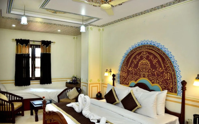 Oyo 15214 Mahal Rajwada Resort