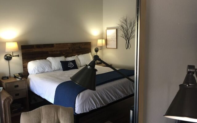 Pinemark Inn & Suites