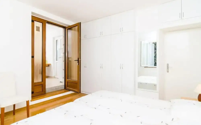Apartments Nikola - One Bedroom Apartment With Terrace and Garden View