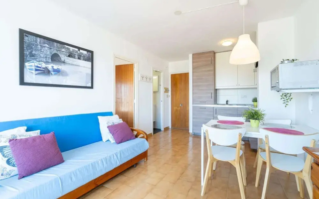 Apartment in Empuriabrava Near Sandy Beach