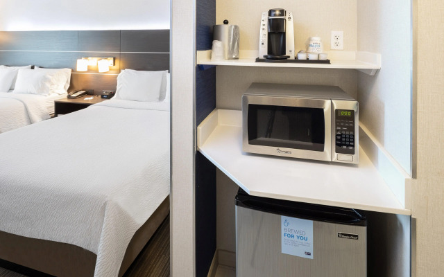 Holiday Inn Express & Suites Chicago West - St Charles