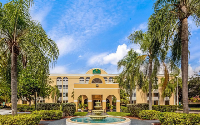 La Quinta Inn & Suites by Wyndham Miami Lakes