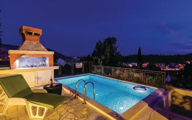 Amazing Home in Srebreno With Wifi and 4 Bedrooms