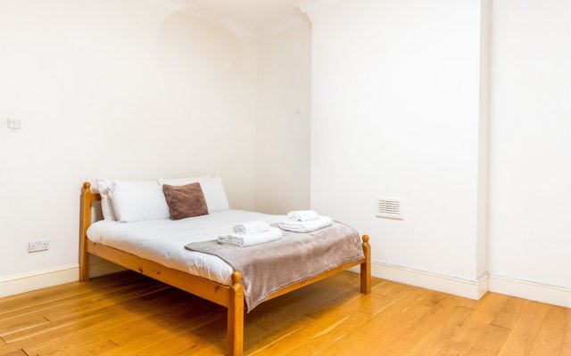 Comfortable Liverpool Street Home by Shoreditch