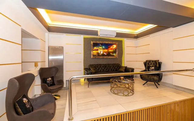 Sam Diamond Residence