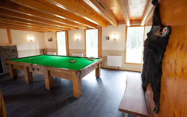 Red Cariboo Apartments