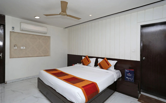 OYO 10277 Hotel Delux Golden