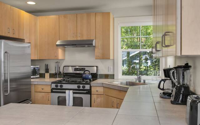 Seattle Vacation Home: The Library