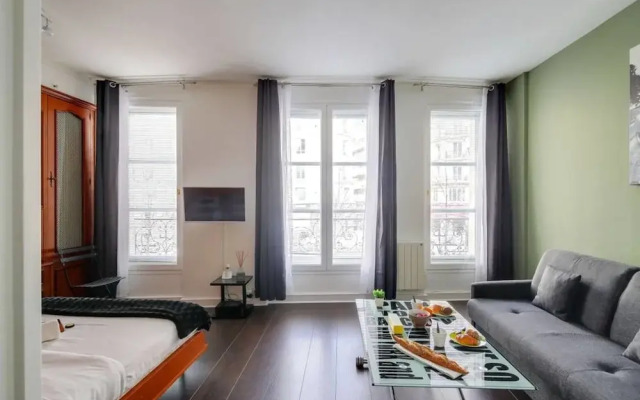 Spacious Studio in Marais