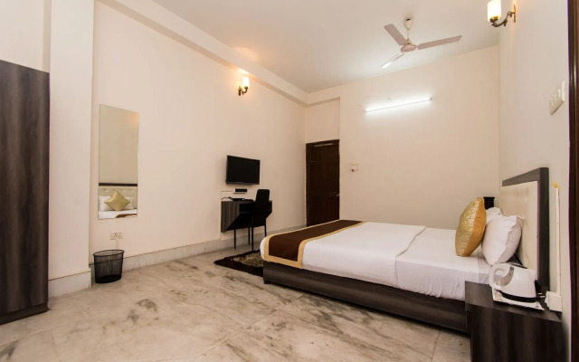 Oyo 6774 Apartment The White Feathers