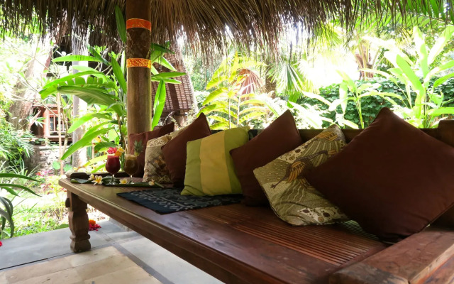 Cili Emas Oceanside Resort