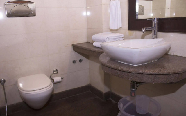 Fabhotel Broadway Inn Nehru Place